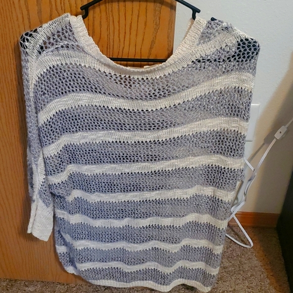 Pink Rose small gray and white sweater - Picture 2 of 3